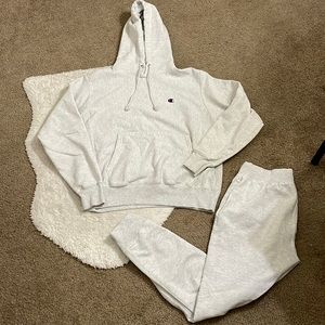 Light Grey Reverse Weave Champion Sweatshirt and Sweatpants Set in Size Medium